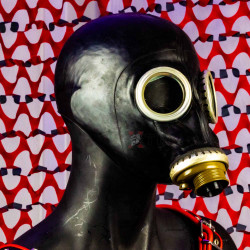 xtrm gasmask rubber fetish bdsm gears poppers